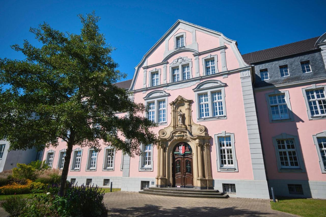 Historisches Deluxe Apartment Im Marianum Neuss Exterior foto